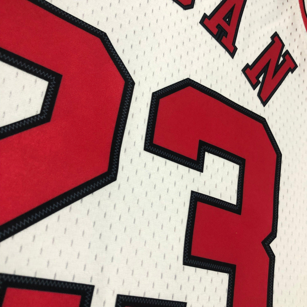 Jersey Swingman Chicago Bulls Mitchell & Ness Hardwood Classics 1997/98 White