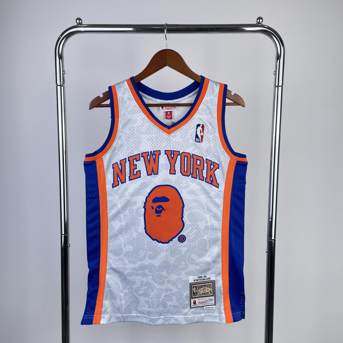 Jersey Swingman BAPE X New York Knicks Mitchell & Ness Hardwood Classics 1998/99